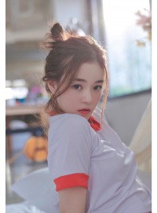 体操服美女模特床上108种姿势妖娆性感翘臀写真