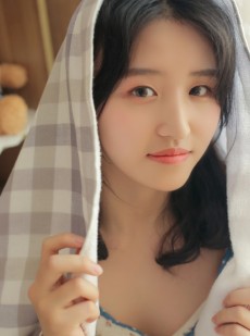 元气少女唇红齿白诱人惹火写真图