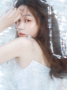 梦幻白皙清纯美女迷人火辣养眼身段写真图片