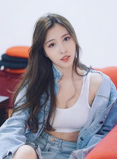 性感混血美女模特小蛮腰大长腿街拍图片