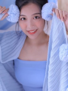 丰胸小美女大眼澄澈清新可爱图片