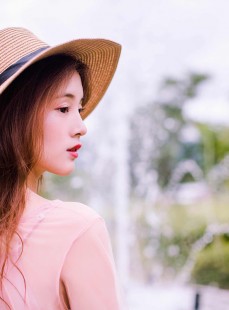 粉衣少女