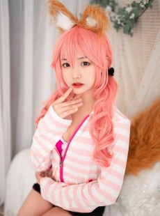 长相甜美的动漫美女化身二次元美女甜美可人私房照