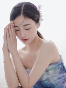 气质美女身姿窈窕香肩锁骨诱人图集