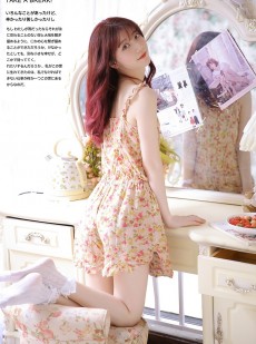 性感小美女吊带碎花裙居家个人写真