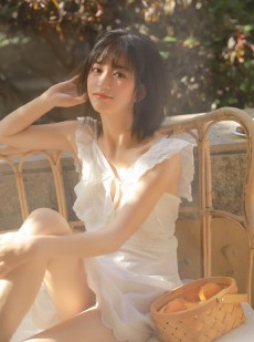 小清新女友阳光下光影交错唯美写真集