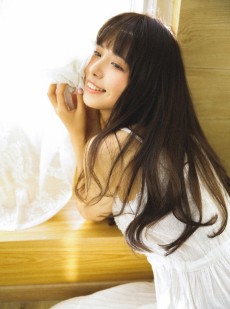 阳光小美女明眸皓齿举止动人蕾丝吊带勾魂美女写真