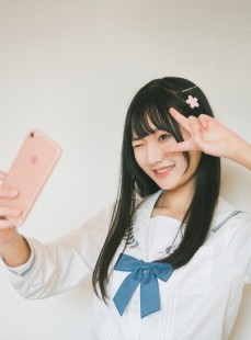 晴日下的美少女