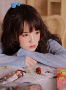 奶牛美女熊艾吊带内衣三角内裤美女私密部位自拍高清图片
