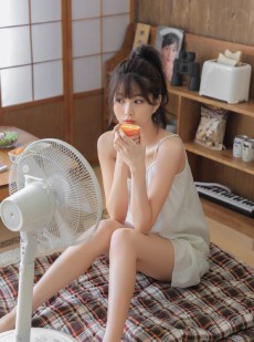 清纯不失妩媚的邻家小妹妹夏日清凉吸睛女生照片