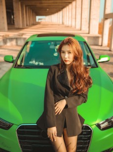 美女车模黑丝美腿妩媚妖娆私拍