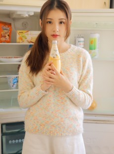 清纯文静小女生居家自拍白嫩养眼生活照片