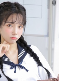 麻花辫美女清纯可爱校园JK制服青春稚嫩写真图片