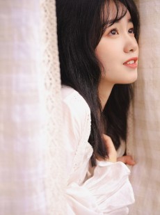 邻家女孩漂亮脸蛋精致侧颜写真