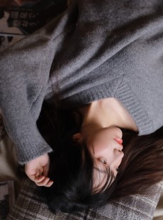 鹅蛋脸俏佳人锁骨精致性感写真