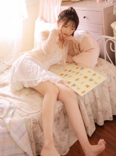 牛奶肌小妹长腿修长写真摄影