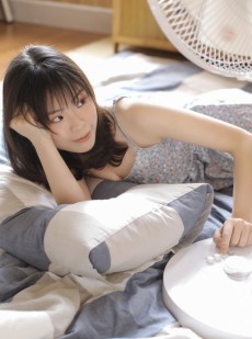 早安少女吊带睡裙慵懒随性写真