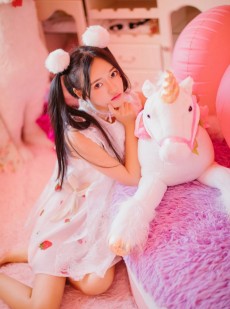 清秀女神室内无圣光美臀性感童颜爆乳诱惑写真