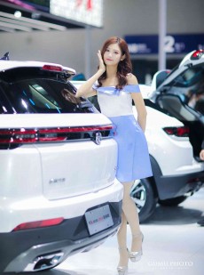 美女车模高跟丝袜美腿玉足套图