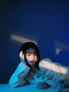 极品美女温柔乖巧清纯文艺写真