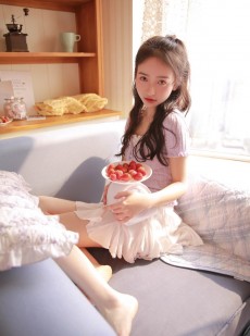 甜美女孩漂亮百褶裙俏皮丸子头减龄少女心图片
