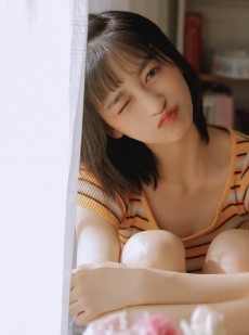 顽皮少女性格古灵精怪俏皮可爱图片