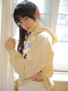 鹅蛋脸美女青春有活力写真摄影