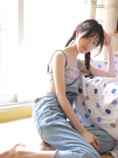 极品尤物萝莉美女丰满体态居家吊带内衣性感写真