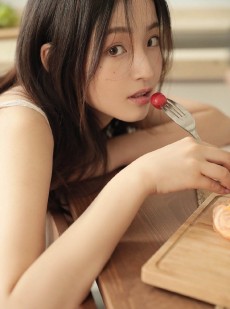 邻家姐姐灵动活泼俏皮可爱图片