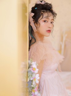 粉嫩少女蕾丝纱裙清纯动人写真