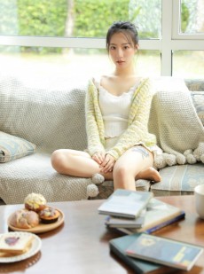 性感美女王丽深沟美乳雪白肥臀国模午晴大胆私拍套圆写真