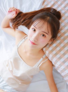 邻家小妹温柔无害清纯可人私房照