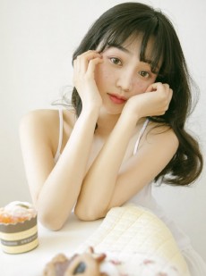 邻家美女吊带热裤火辣性感内衣自拍写真图片