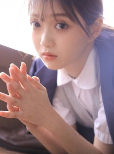 大眼美女清新美丽可爱图片