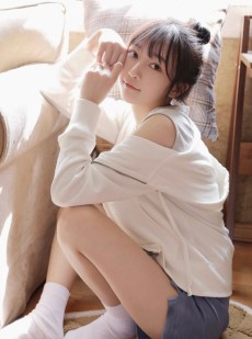 阳光小美女肌肤白皙减龄少女心壁纸