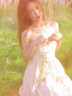 阳光小美女迷人抹胸长裙性感诱人妩媚另类图片