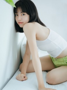 诱人美人罗依兰性感美腿翘臀诱惑日本模特下身露全毛图片