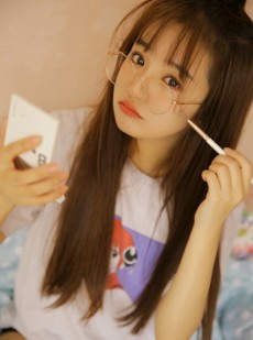 性感美人性格慵懒漂亮女生照片