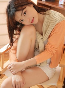 翘臀小姐姐低胸吊带高清美女辣图