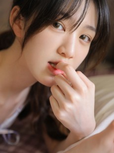 奶牛美女郑欣丰满乳房性感翘臀销魂写真