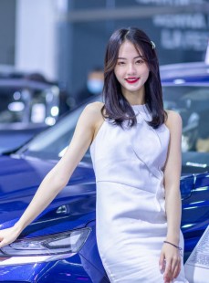 天津车展美女车模性感火辣写真