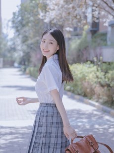 气质清新脱俗的漂亮学生妹笑靥如花唯美养眼艺术照