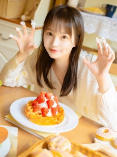 甜美女孩夏日甜品唯美图片