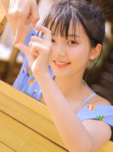 长得粉面桃腮的比基尼美女尤物夏日清凉写真集