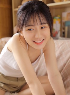 清纯mm乌发红唇高甜艺术写真