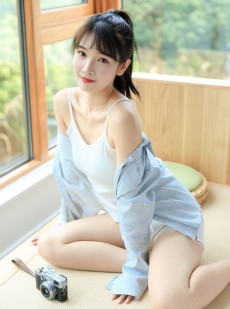 身材正点的性感辣妹肤若凝脂写真摄影